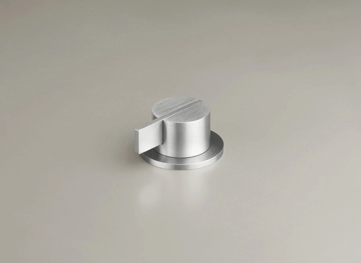 PB 04 - Single lever deck mounted basin mixer